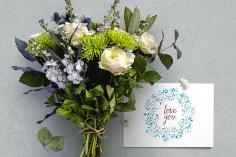 Ways to Express Love: Send a Heartfelt Bouquet of Flowers to Your Loved One, Complemented by a Lovely Card, a Gesture of Love and Thoughtfulness.