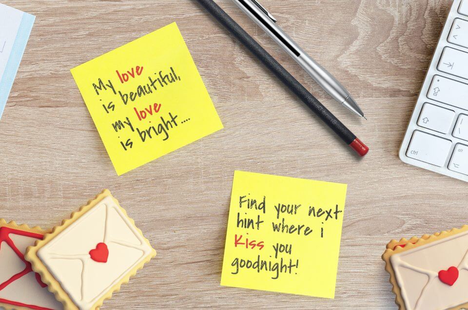 romantic note 20 Romantic Anniversary Ideas That Will Wow Your Partner